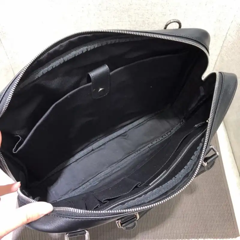 G*u*i bags 1917m0067