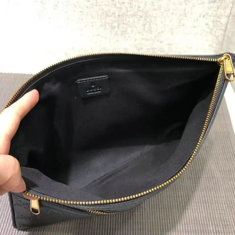 G*u*i bags 1917m0081