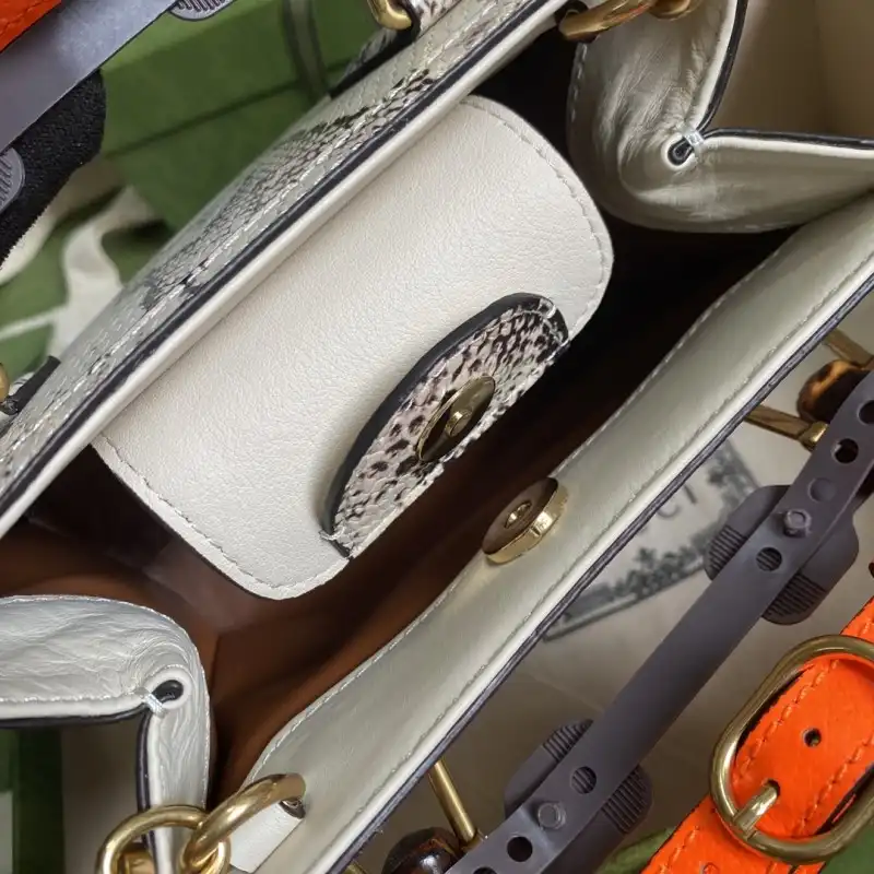 G*u*i s bags 2108ya0019