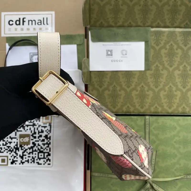 G*u*i s bags 2108ya0077