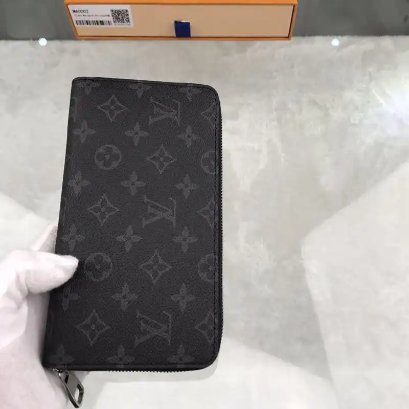 LV Bags 19T1L0683