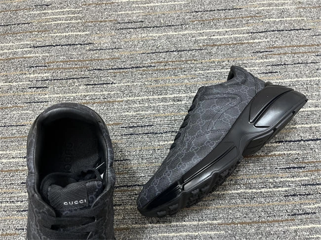 G*u*i rhyton sneaker original 275