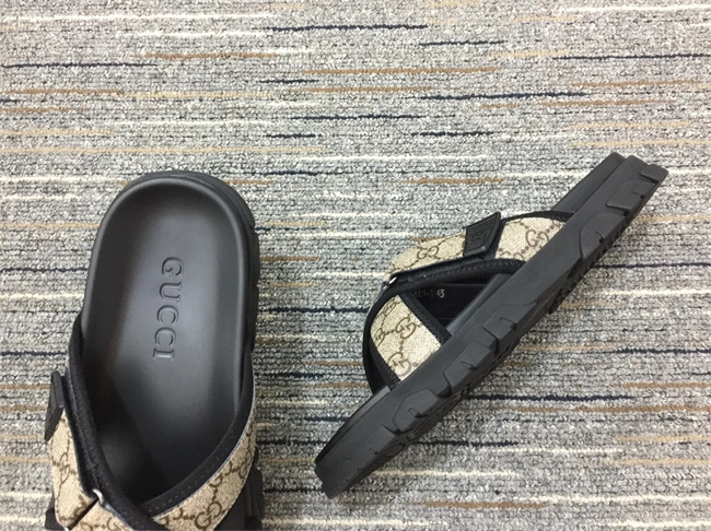 breathable G*u*i slide 422