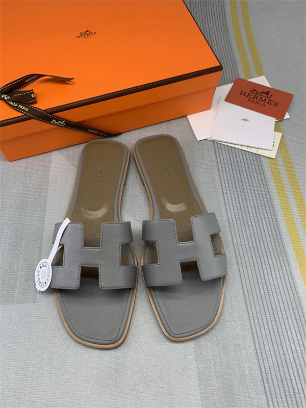 Minimalist H Slipper 2327