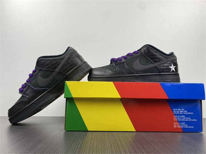 Packable Nike SB Dunk Low Familia First Avenue DJ1159- 4744